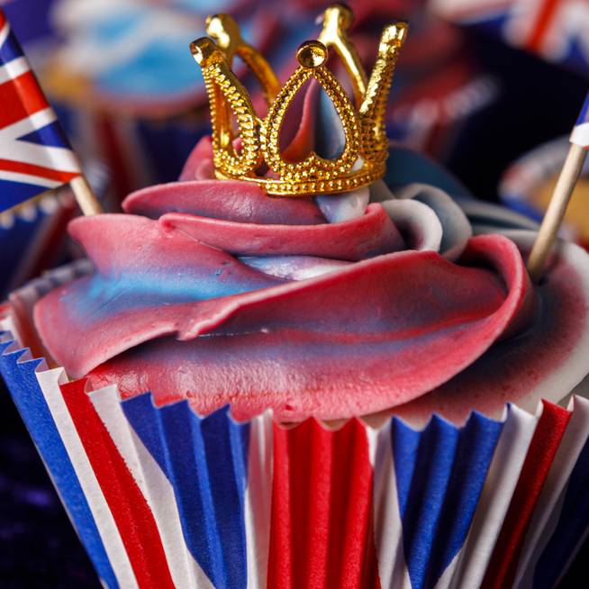 Koronázási ételek és italok, amiket a brit cégek dobtak piacra: így ünneplik III. Károlyt