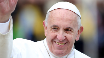 Különleges tokaji furmintot kapott ajándékba Ferenc pápa