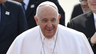 Ferenc pápa: „A béke álmát éneklő kórusnak leáldozik”