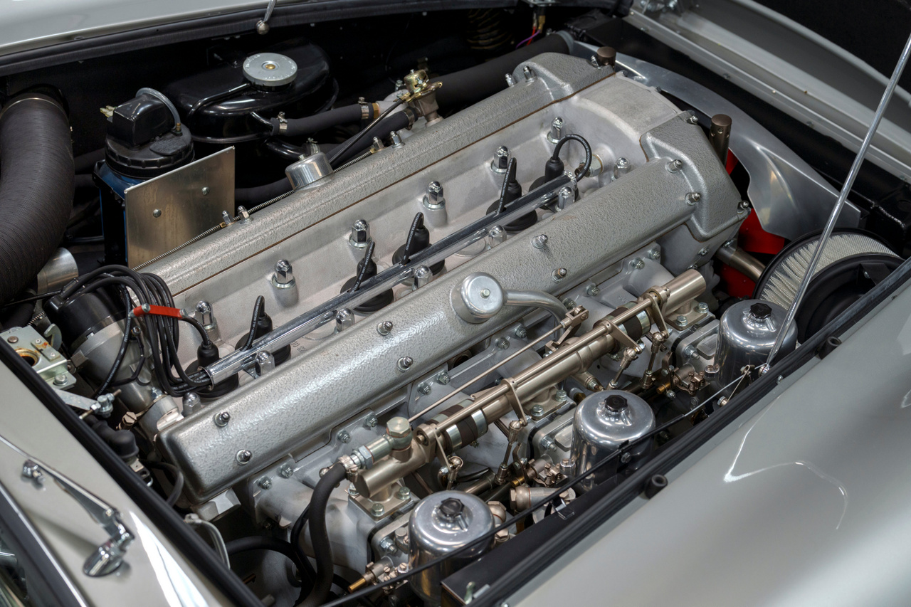 Az Aston Martin Works büszkén hirdeti, hogy a Continuation modellek után mostantól újra kaphatóak lesznek fontos főalkatrészek a DB4, a DB5 és DB6 modellekhez, valamint néhány V8-as Astonhoz is a korai évekből.
