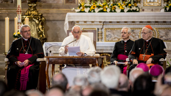 Ferenc pápa a bazilikában: Semmi pletykálkodás, inkább harapjuk meg a nyelvünket