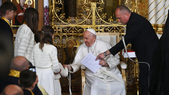Ilyen ajándékot készítettek a gyerekek Ferenc pápának, és oda is adták neki