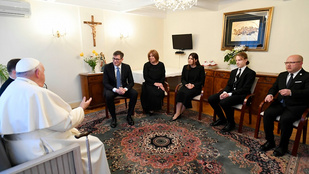 Karácsony Gergely családjával is találkozott Ferenc pápa