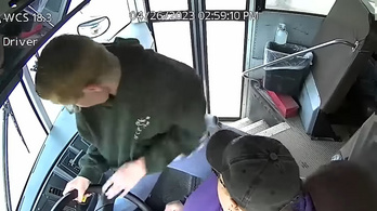 13 éves fiú állította meg a buszt, miután rosszul lett a sofőr