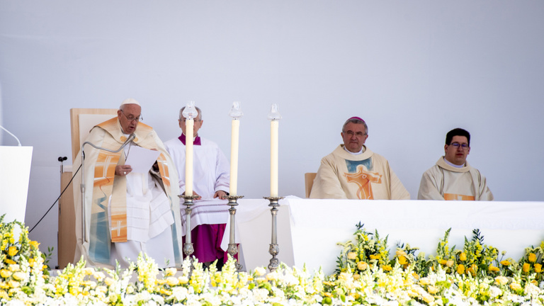 Ferenc pápa mindenkinek üzent a Kossuth térről: Legyetek nyitott kapuk