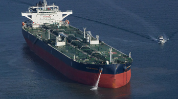 Tankerhajókkal szkanderozik a világtengereken Irán és az Egyesült Államok