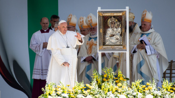 Ferenc pápa magyar mondatai, tízezrek a Kossuth téren – ilyen volt a pápalátogatás