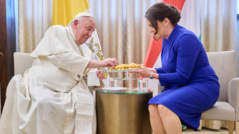 Novák Katalin különleges ajándékkal lepte meg Ferenc pápát