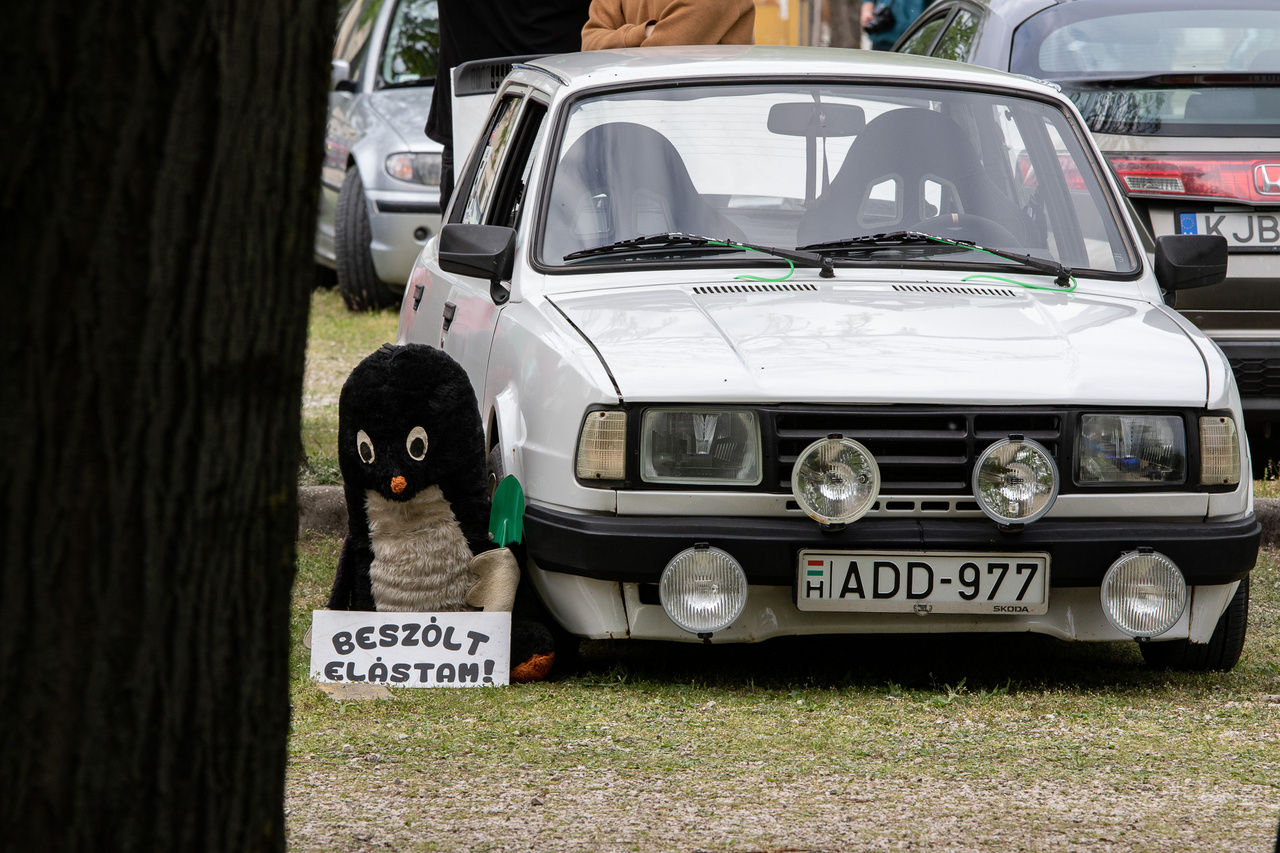A Škoda 120L egy életérzés, a skodás társaság pedig éli is rendesen. Nagyon helyes, mi pedig találkozzunk hát a következő Parkoló Parádén, két hét múlva. Vagyis május 14-én, vasárnap.
