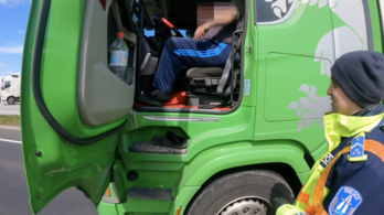 Mezítlábas kamionsofőrökre csapott le a rendőrség