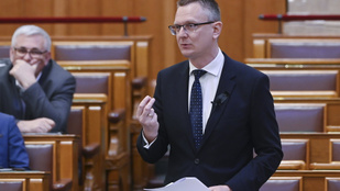 Vita a parlamentben: a DK béremelést akar a pedagógusoknak, a Jobbik árfigyelő rendszert sürget