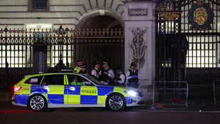 Robbanás volt a Buckingham-palotánál, egy férfit letartóztattak