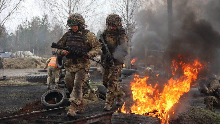 Így pörgetné fel az Európai Bizottság az Ukrajnának nyújtott lőszertámogatást