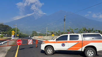 Vulkánkitörés miatt evakuálták 350 település lakóit Guetemalában