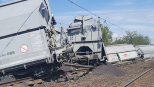 Súlyos balesetről számolt be a MÁV, kisiklott egy tehervonat több kocsija