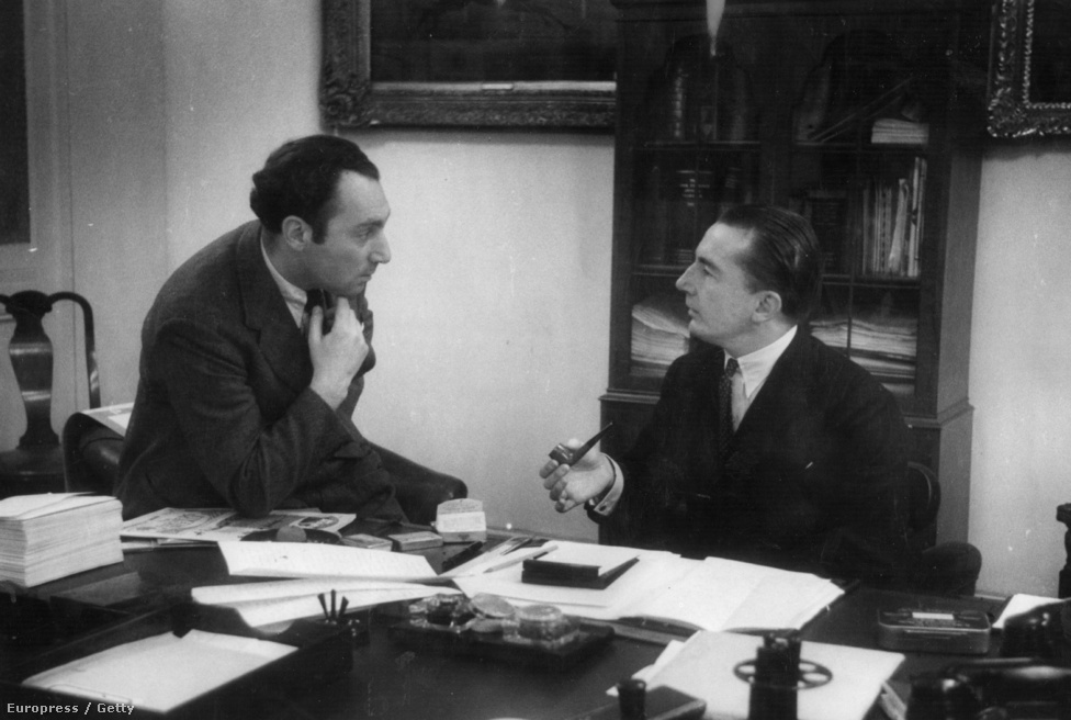 A magazint alapító és szerkesztő Sir Edward Hulton (jobbra) és a magazin történetének egyik leghíresebb szerkesztője, a magyar származású Stefan Lorant beszélgetnek egy lapzárta előtt.