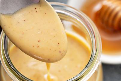 A legjobb mézes-mustáros öntet: édes és pikáns ízek találkozása