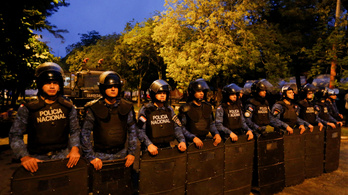 Lecsapott a rendőrség a tüntetőkre Kubában, az internet is elérhetetlenné vált