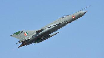 Házba csapódtak egy MiG–21-es vadászgép roncsai Indiában, többen meghaltak