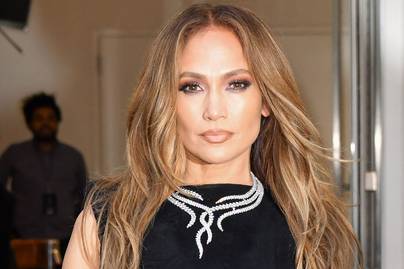 Az 53 éves Jennifer Lopez smink nélküli videója: így néz ki, mielőtt a profik kezelésbe vennék az arcát