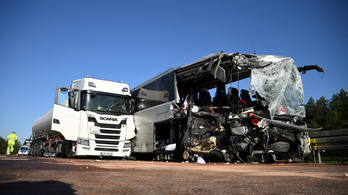 Súlyos baleset történt Németországban, 52 ember megsérült