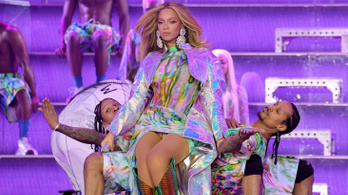 Beyoncé ezüst lovon ülve rontott rá a svédekre