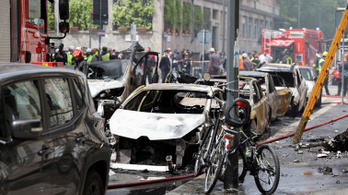 Robbanás volt Milánó központjában, több jármű kigyulladt