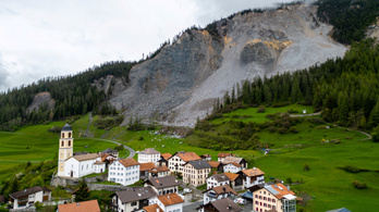 A teljes lakosságot evakuálni kellett egy svájci faluból