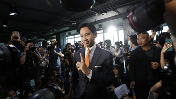 Győzött az ellenzék, mégis hatalmon maradhat a miniszterelnök Thaiföldön