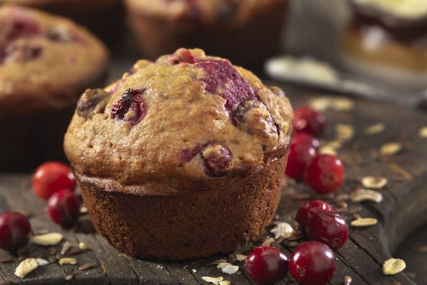 Rostokban gazdag cukormentes muffin aszalt gyümölcsökkel és kókuszreszelékkel: zabliszt az alapja