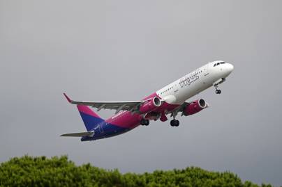 Leszállni készült a Wizz Air egyik gépe, amikor váratlan dolog történt: videón a megdöbbentő eset