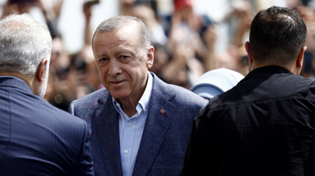Török elnök: Különleges a kapcsolat Oroszországgal, Ankara nem fog meghajolni a Nyugat előtt