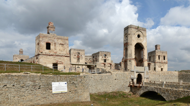 Elpusztult középkori városokat és kastélyokat építtet vissza a kormány