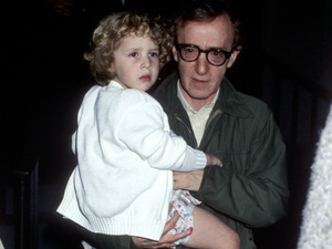 Először nyilatkozott Woody Allen lánya a zaklatásról