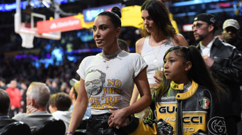 Kim Kardashian lánya még csak 9 éves, de már milliókat aggatnak rá