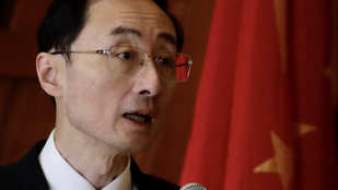 Peking bekérette a japán nagykövetet