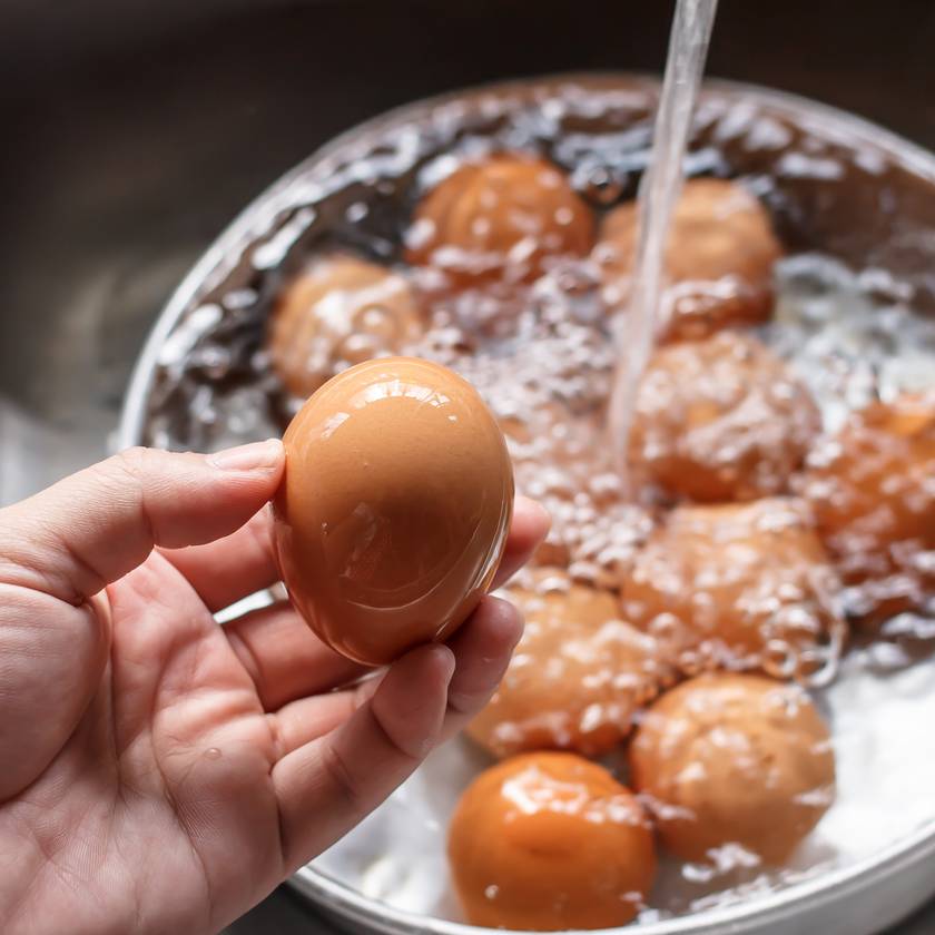Meg szabad mosni a tojást felhasználás előtt? A Nébih szerint csak ilyenkor érdemes