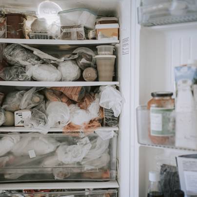 A fagyasztással tartósított élelmiszerek is elvesztik szavatosságukat. De tudod-e, mit mennyi ideig tarthatsz a hűtőszekrényben?