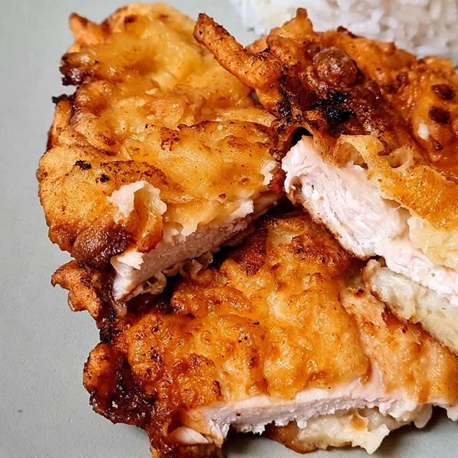 Fűszeres csirkemell krumplis bundában: joghurtos páctól puha