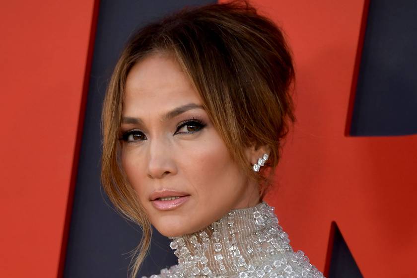 Az 53 éves Jennifer Lopezt fürdőruhában örökítették meg: kapott hideget és meleget is rajongóitól