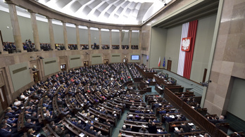 Bekeményítenek a lengyelek az oroszbarátnak tartott politikusokkal