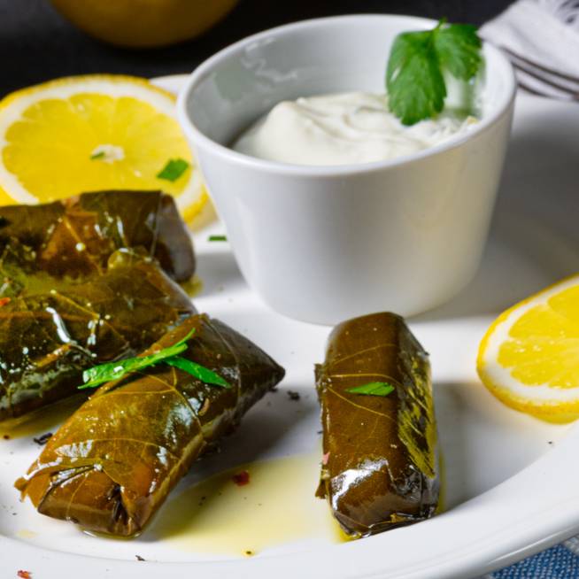 Fűszeres darált hússal töltött szőlőlevél, avagy dolmades: görög recept szerint