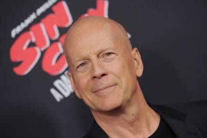 Bruce Willis gyógyíthatatlan betegségére ezek a korai tünetek utaltak: a családja ekkor még nem tudta, hogy nagy a baj