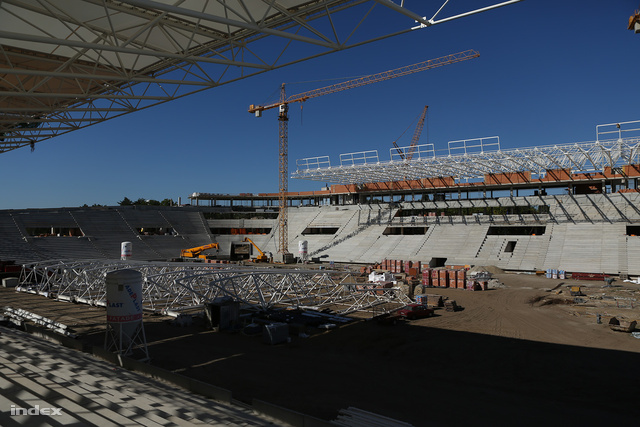 Az NSR – Nagyerdei Stadion Rekonstrukciós – Kft. egy állami cég, amelynek feladata a stadion-beruházás lebonyolítása..