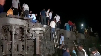 Súlyos vonatbaleset Indiában: több mint ezer ember megsérült, legalább 288 utas meghalt