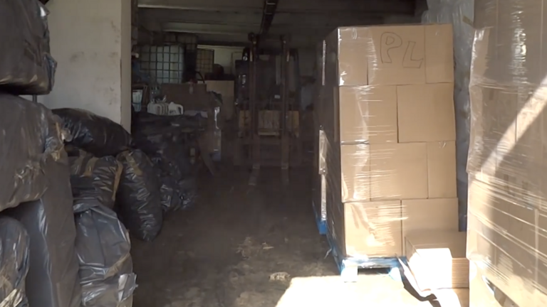 Csaknem félmillió liter hamis tisztítószert foglaltak le a NAV munkatársai