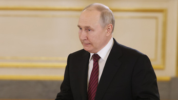 Elrendelte a hadiállapotot Vlagyimir Putyin egy hamisított videón, több tévécsatornán leadták a közleményt