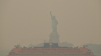 Már New Yorkot is teljesen elborította a kanadai erdőtüzek füstje