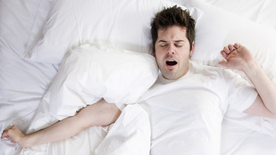 Nyitott szájjal alszik? Ekkora veszélyt jelenthet az egészségére