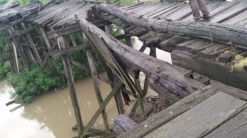 Harmadfokú készültséget rendeltek el Gyulán egy leszakadt híd miatt